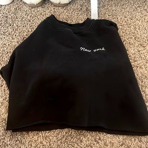 Black new york cropped hoodie